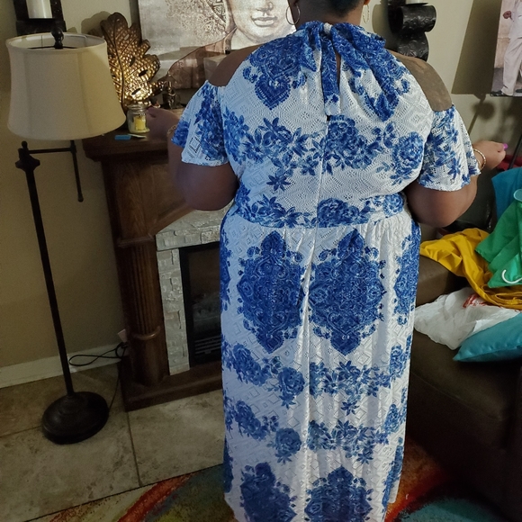 Lace Maxi Dress - Picture 3 of 5